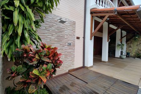 Casa de condomínio à venda com 299m², 4 quartos e 3 vagasVaranda