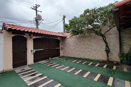 Casa de condomínio à venda com 299m², 4 quartos e 3 vagasQuintal