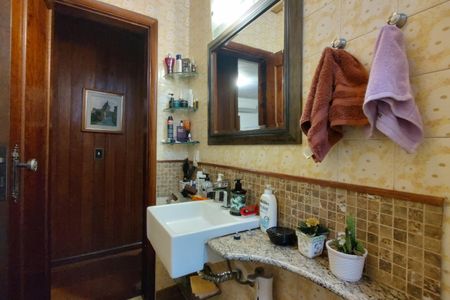 Casa de condomínio à venda com 299m², 4 quartos e 3 vagasLavabo