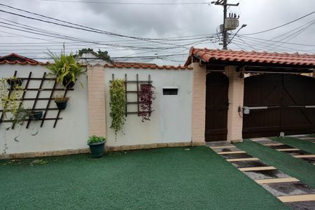 Casa de condomínio à venda com 299m², 4 quartos e 3 vagasQuintal