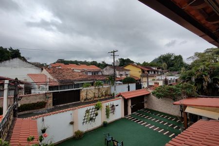 Casa de condomínio à venda com 299m², 4 quartos e 3 vagasQuintal