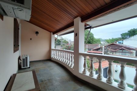 Casa de condomínio à venda com 299m², 4 quartos e 3 vagasVaranda