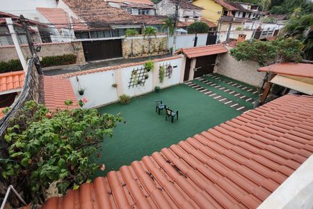 Casa de condomínio à venda com 299m², 4 quartos e 3 vagasQuintal