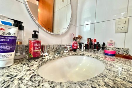 Apartamento à venda com 84m², 3 quartos e 2 vagas Apartamento à venda com 84m², 3 quartos e 2 vagasBanheiro da Suíte