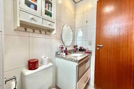 Apartamento à venda com 84m², 3 quartos e 2 vagas Apartamento à venda com 84m², 3 quartos e 2 vagasBanheiro da Suíte