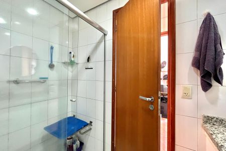 Apartamento à venda com 84m², 3 quartos e 2 vagas Apartamento à venda com 84m², 3 quartos e 2 vagasBanheiro Corredor