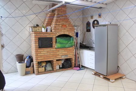 Casa à venda com 185m², 3 quartos e 2 vagasQuintal com churrasqueira