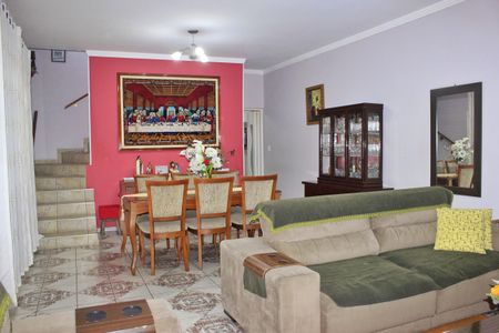 Casa à venda com 185m², 3 quartos e 2 vagasSala