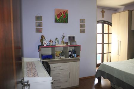 Casa à venda com 185m², 3 quartos e 2 vagasSuíte