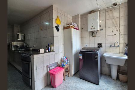 Apartamento à venda com 198m², 4 quartos e 3 vagas Apartamento à venda com 198m², 4 quartos e 3 vagasÁrea de Serviço