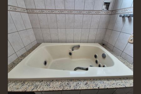 Apartamento à venda com 198m², 4 quartos e 3 vagas Apartamento à venda com 198m², 4 quartos e 3 vagasBanheiro da Suíte 2