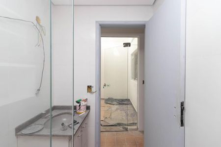 Banheiro de casa para alugar com 2 quartos, 90m² em Vila Paulistana, São Paulo