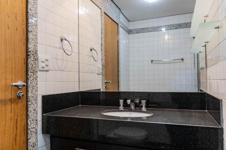 Apartamento à venda com 78m², 1 quarto e 2 vagas Apartamento à venda com 78m², 1 quarto e 2 vagasBanheiro da Suíte