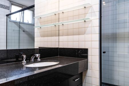 Apartamento à venda com 78m², 1 quarto e 2 vagas Apartamento à venda com 78m², 1 quarto e 2 vagasBanheiro da Suíte