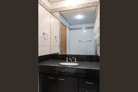 Apartamento à venda com 78m², 1 quarto e 2 vagas Apartamento à venda com 78m², 1 quarto e 2 vagasBanheiro da Suíte