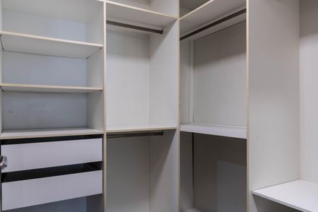 Apartamento à venda com 78m², 1 quarto e 2 vagas Apartamento à venda com 78m², 1 quarto e 2 vagasCloset da Suíte
