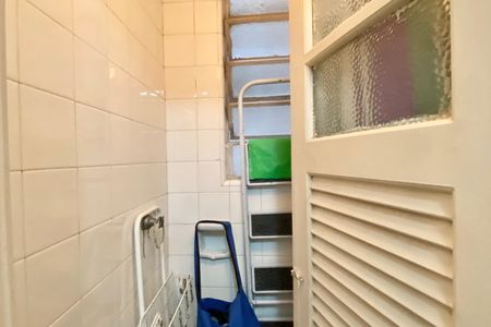 Apartamento à venda com 63m², 2 quartos e sem vaga Apartamento à venda com 63m², 2 quartos e sem vagaBanheiro de serviço