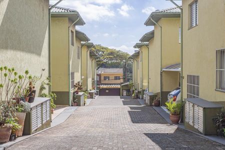 Casa de condomínio à venda com 62m², 2 quartos e 1 vagaQuintal
