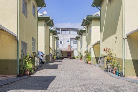 Casa de condomínio à venda com 62m², 2 quartos e 1 vagaQuintal