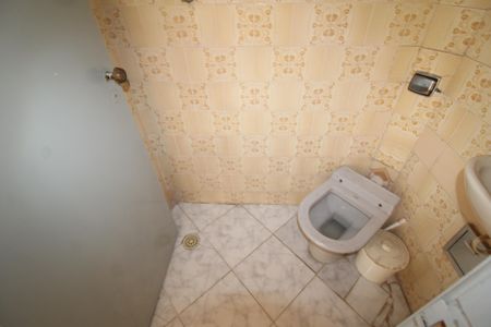 Casa à venda com 95m², 3 quartos e 1 vagaBanheiro 2