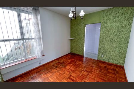Casa à venda com 163m², 6 quartos e 3 vagas Casa à venda com 163m², 6 quartos e 3 vagasSala