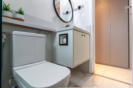 Apartamento à venda com 84m², 2 quartos e 2 vagas Apartamento à venda com 84m², 2 quartos e 2 vagasBanheiro da Suíte