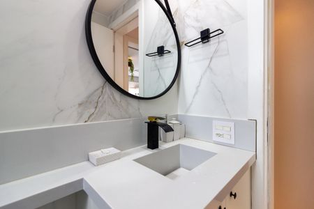 Apartamento à venda com 84m², 2 quartos e 2 vagas Apartamento à venda com 84m², 2 quartos e 2 vagasBanheiro da Suíte