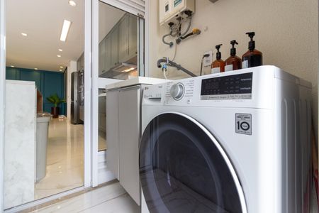 Apartamento à venda com 84m², 2 quartos e 2 vagas Apartamento à venda com 84m², 2 quartos e 2 vagasCozinha e Área de Serviço