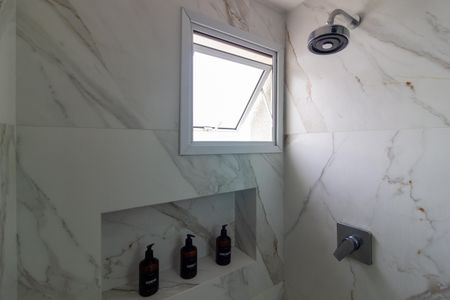 Apartamento à venda com 84m², 2 quartos e 2 vagas Apartamento à venda com 84m², 2 quartos e 2 vagasBanheiro da Suíte