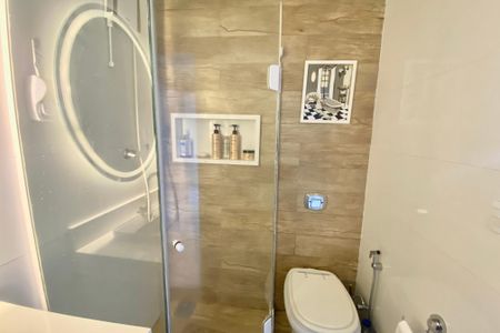 Apartamento à venda com 75m², 2 quartos e 1 vaga Apartamento à venda com 75m², 2 quartos e 1 vagaBanheiro
