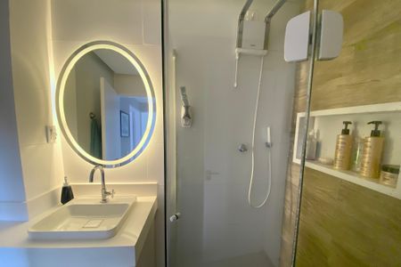 Apartamento à venda com 75m², 2 quartos e 1 vaga Apartamento à venda com 75m², 2 quartos e 1 vagaBanheiro