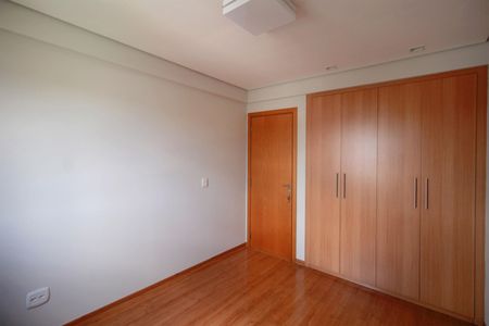 Apartamento à venda com 78m², 3 quartos e 2 vagasQuarto 2