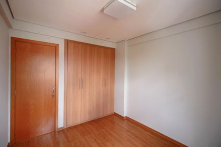 Apartamento à venda com 78m², 3 quartos e 2 vagasQuarto 2