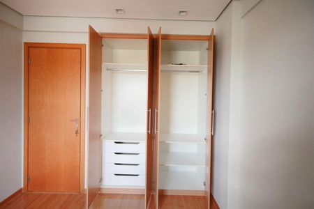 Apartamento à venda com 78m², 3 quartos e 2 vagasQuarto 2