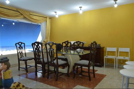 Casa de condomínio à venda com 478m², 6 quartos e 3 vagas Casa de condomínio à venda com 478m², 6 quartos e 3 vagasSala de Jantar