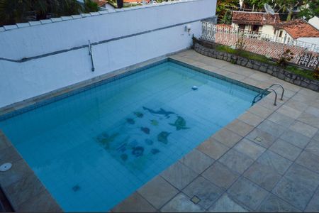 Casa de condomínio à venda com 478m², 6 quartos e 3 vagas Casa de condomínio à venda com 478m², 6 quartos e 3 vagasPiscina