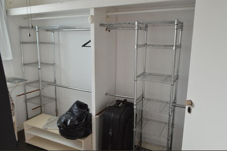 Casa de condomínio à venda com 478m², 6 quartos e 3 vagas Casa de condomínio à venda com 478m², 6 quartos e 3 vagasCloset da Suíte 3