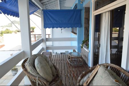 Casa de condomínio à venda com 478m², 6 quartos e 3 vagas Casa de condomínio à venda com 478m², 6 quartos e 3 vagasVaranda da Sala