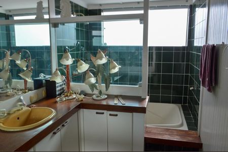 Casa de condomínio à venda com 478m², 6 quartos e 3 vagas Casa de condomínio à venda com 478m², 6 quartos e 3 vagasBanheiro da Suíte 3
