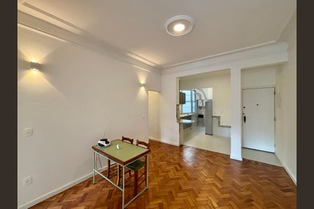 Sala de apartamento para alugar com 2 quartos, 70m² em Copacabana, Rio de Janeiro