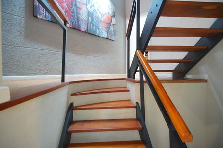 Casa à venda com 1216m², 5 quartos e 12 vagasEscada - Acesso Piso 2