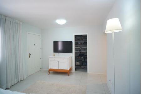 Casa à venda com 1216m², 5 quartos e 12 vagasSuíte 1