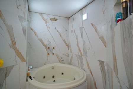 Casa à venda com 1216m², 5 quartos e 12 vagasBanheiro da Suíte 1