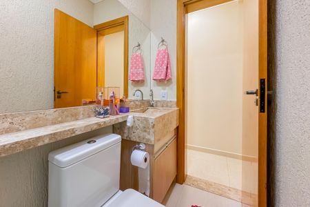 Casa à venda com 153m², 3 quartos e 1 vaga Casa à venda com 153m², 3 quartos e 1 vagaBanheiro Corredor