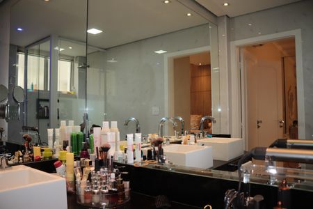 Apartamento à venda com 180m², 3 quartos e 1 vagaBanheiro da Suíte