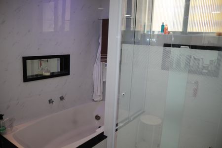 Apartamento à venda com 180m², 3 quartos e 1 vagaBanheiro da Suíte