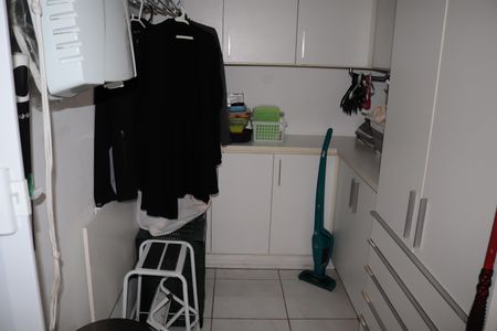 Apartamento à venda com 180m², 3 quartos e 1 vagaÁrea de Serviço