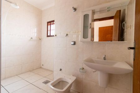 Casa à venda com 355m², 4 quartos e 5 vagasBanheiro da Suíte 1