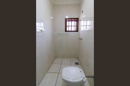 Casa à venda com 355m², 4 quartos e 5 vagasBanheiro da Suíte 2