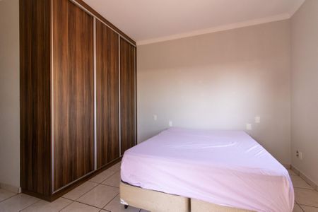 Casa à venda com 355m², 4 quartos e 5 vagasSuíte 